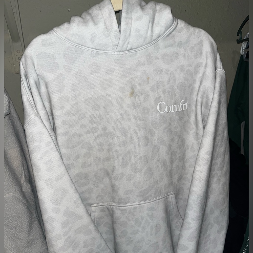Comfrt White Leopard Print Hoodie